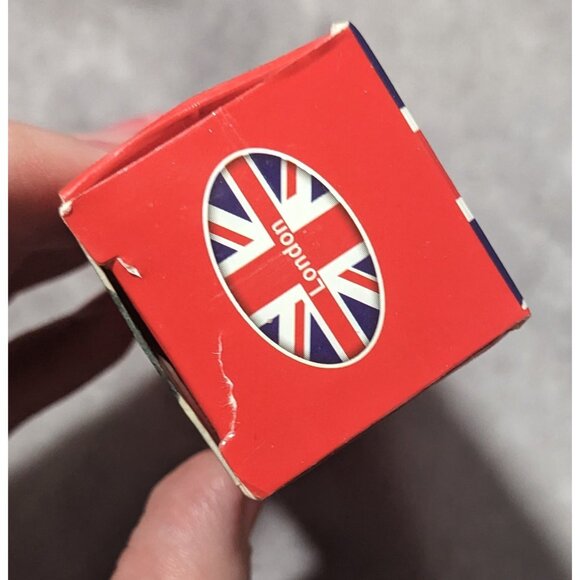 Queen Elizabeth II Mini Figure - Picture 11 of 16